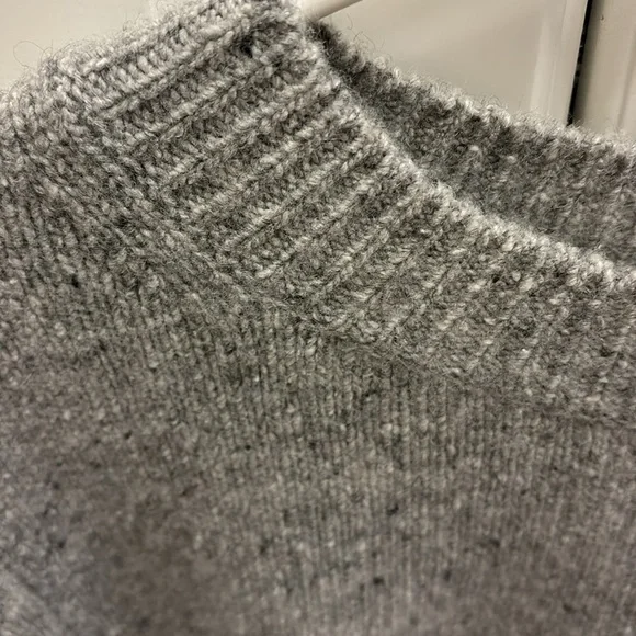 Vince 100% cashmere sweater - Picture 2 of 5